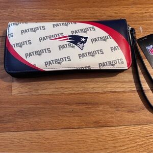 New England Patriots Wristlet Wallet, Organizer Purse NFL Hologram Licensed NWT